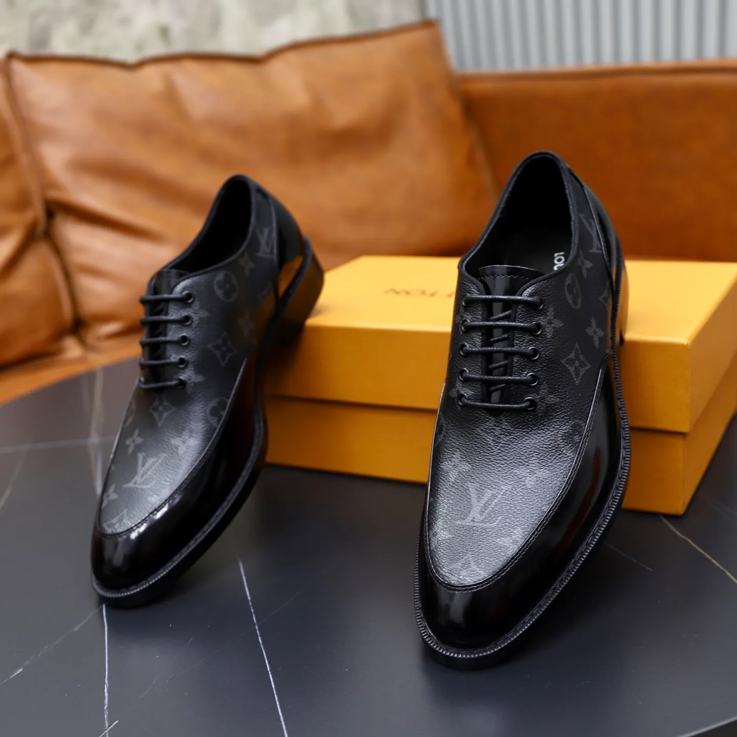 Men's shoes: 280🙅‍♂️🙅‍♂️🙅‍♂️Niuli Brand: LV Louis Vuitton Size: 39-44 (38, 45, 46 can be customized) Level: Counter classic Material: Original soft cowhide upper Comfortable cowhide lining Original lightweight outsole Style category: Formal business casual driving leather shoes Color: Color of the actual picture